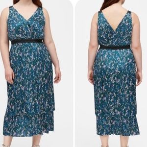 Banana Republic V-Neck Dress w/ Tier Skirt